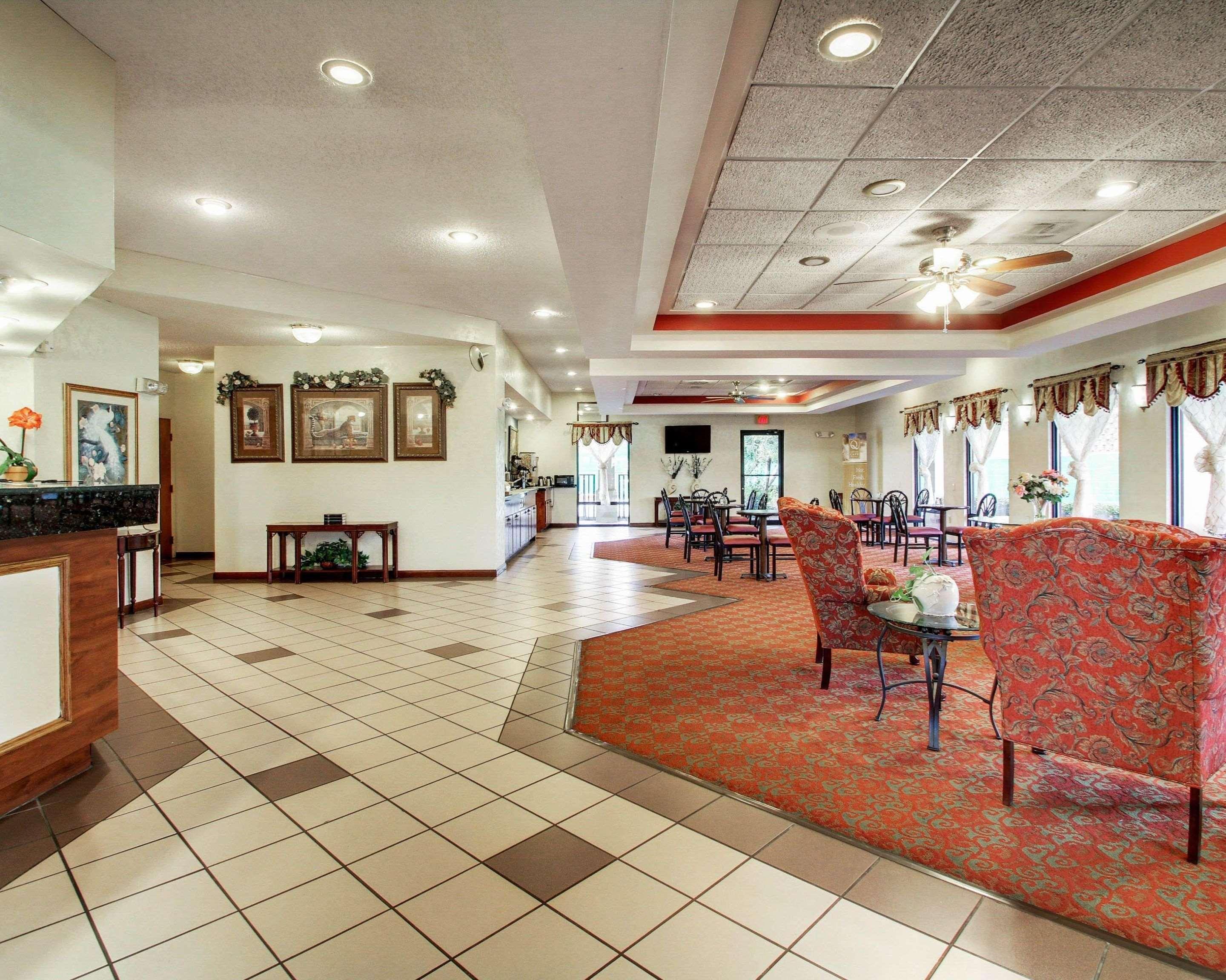 Quality Inn & Suites Clinton Exterior photo