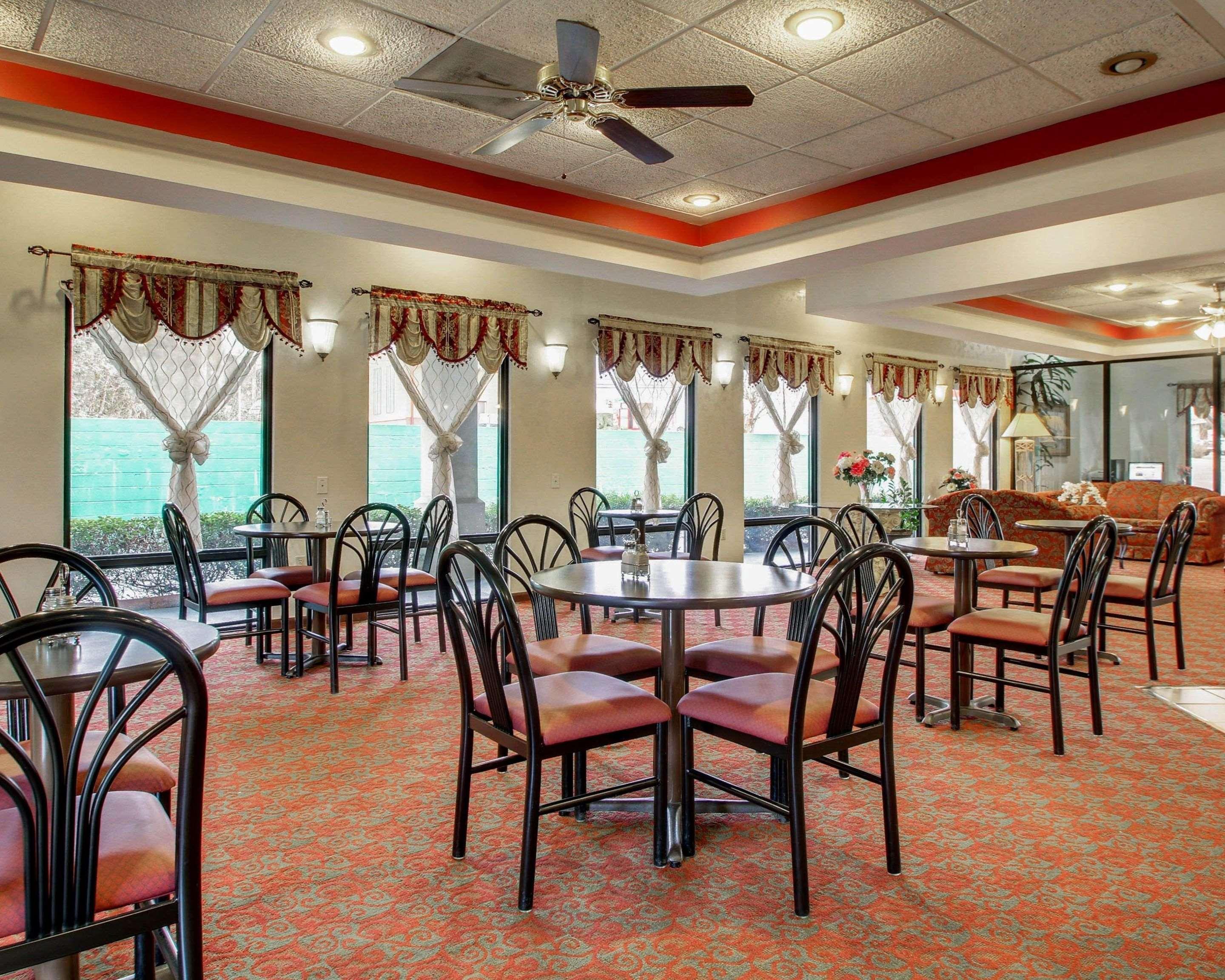 Quality Inn & Suites Clinton Exterior photo