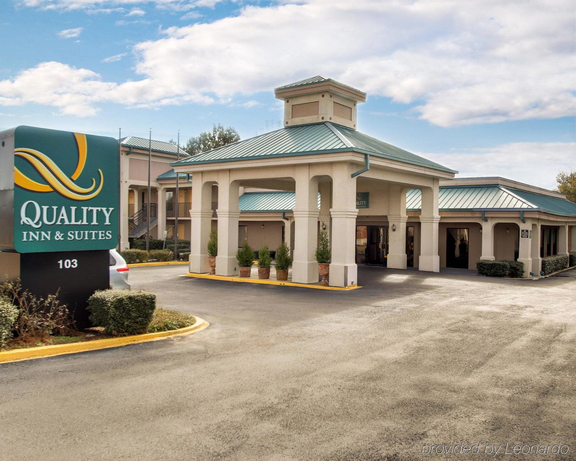 Quality Inn & Suites Clinton Exterior photo